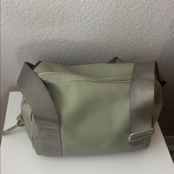 Gymshark Olive Green Purse - Picture 3 of 5